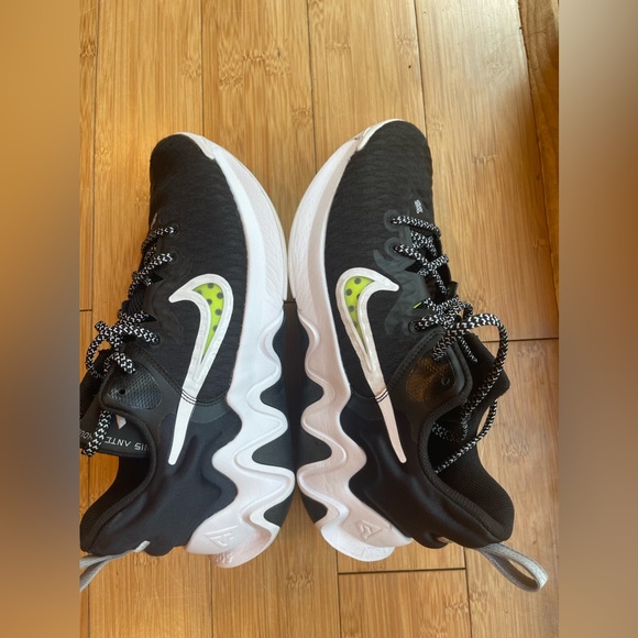 Men’s Nike Giannis Immortality EP Black Volt basketball sneakers, Size 9.5 - Picture 5 of 7